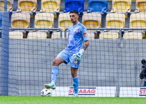 Danko med bolden i kamp