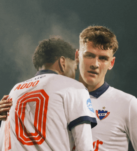 Ole Jakobsen krammer spiller i B.93