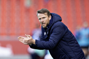 Rasmus Würtz klapper i hænderne.