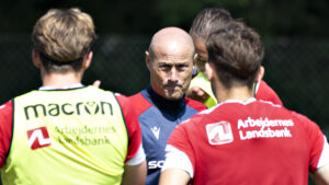 Steffen Højer til sin første træning som cheftræner i AaB.