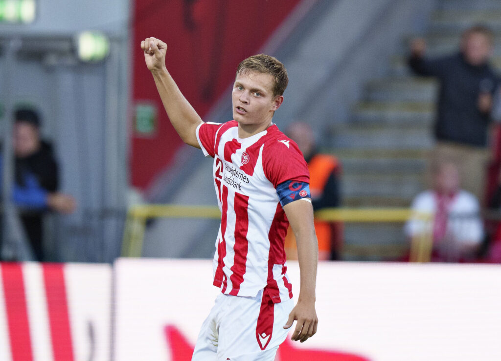 Mathias Ross under en kamp for AaB