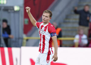 Mathias Ross under en kamp for AaB