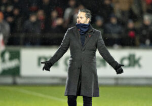 Marti Cifuentes på sidelinjen for AaB.