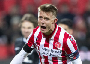 Mathias Jørgensen råber under kamp for AaB