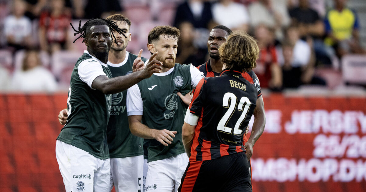 Mads Bech røg i totterne på Hibernian-spillere: Det er sgu okay med noget tænding i kampen Foto: Bo Amstrup/Ritzau Scanpix