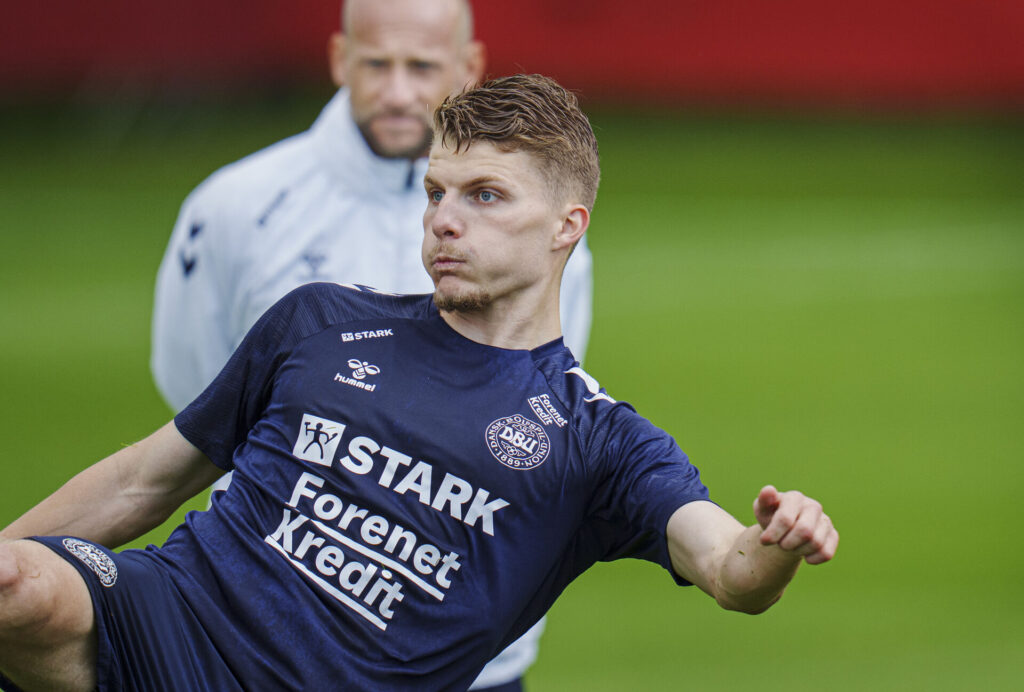 Anton Gaaei under en træning med det danske herrelandshold