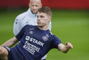 Anton Gaaei under en træning med det danske herrelandshold