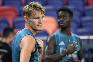 Martin Ødegaard og Bukayo Saka under en Arsenal-træning