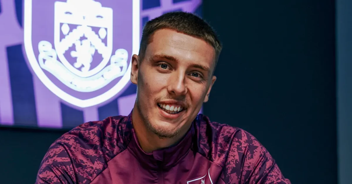 Efter blot ét år i klubben: Burnley giver forsvarsprofil ny lang aftale Foto: Burnley F.C.