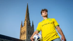 Mathias Kvistgaarden bliver præsenteret i Norwich.