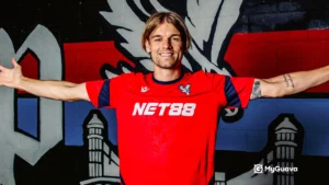 Borna Sosa præsenteres i Crystal Palace.