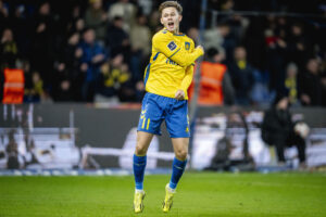 Filip Bundgaard fejrer en scoring for Brøndby IF.