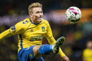 Sebastian Sebulonsen tæmmer bolden for Brøndby.