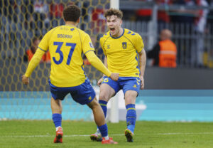 Mathias Kvistgaarden jubler vildt.