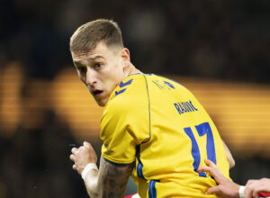 Rajovic header til en bold