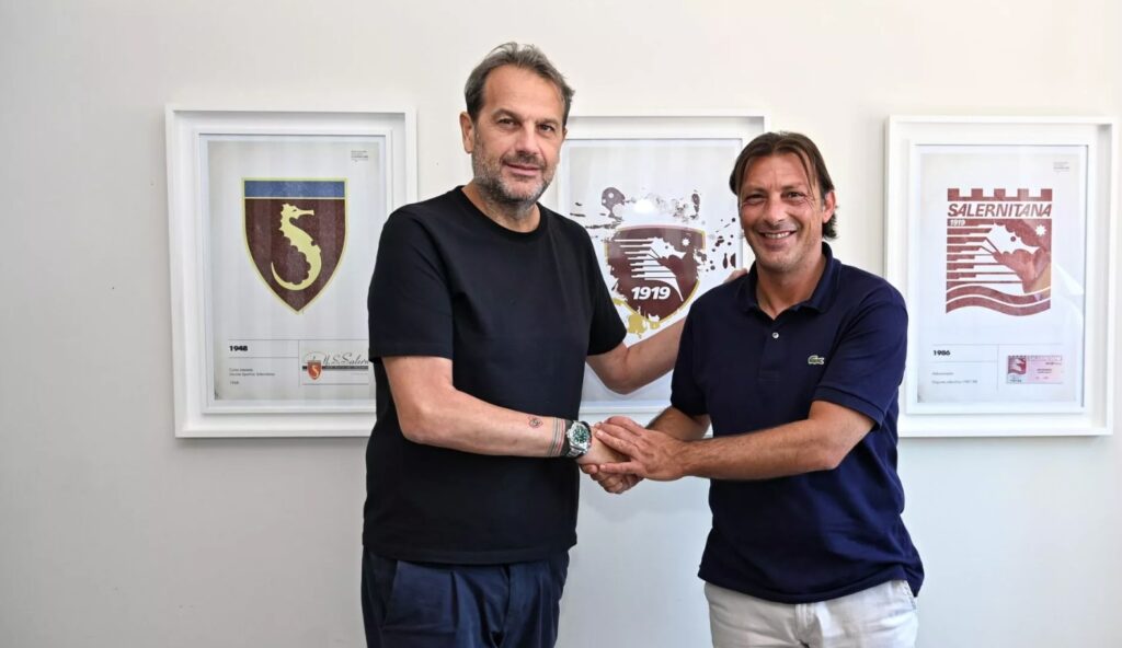 Giuseppe Raffaele trykker hånd i Salernitana.