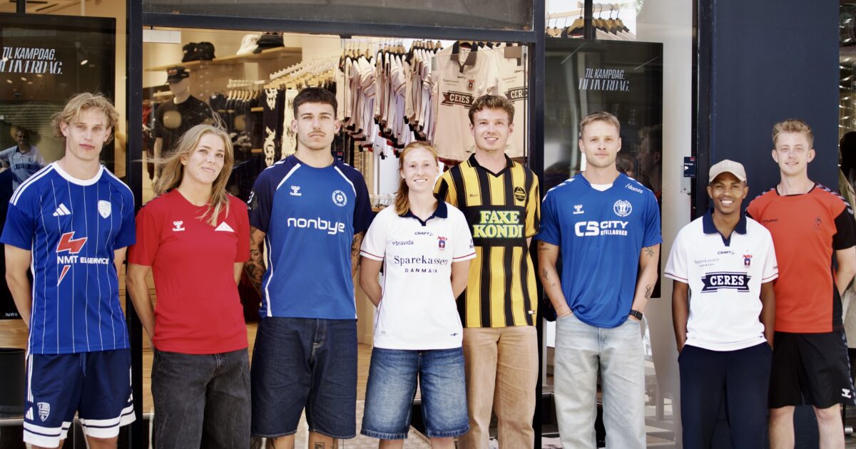 Fodboldfeber i Aarhus: AGF sælger bysbørnenes trøjer i fanshop Foto: AGF