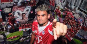 Luis Diaz med peger med en finger i kameraet.