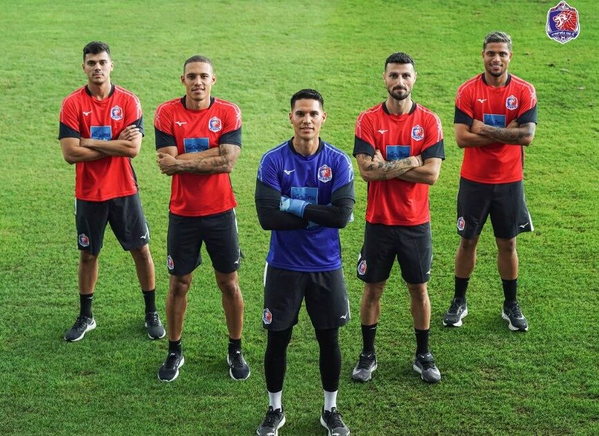 Officielt: Michael Falkesgaard vender retur til Asien Michael Falkesgaard præsenteres i Port FC. Foto: Port FC