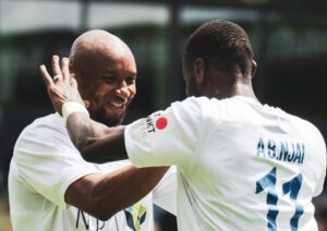 Koldings Sterling Yatéké jubler over scoring.