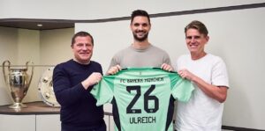Sven Ulreich med sportsdirektør Max Eberl.