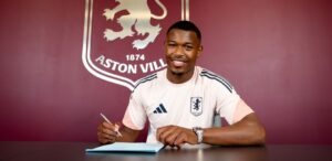 Zépiqueno Redmond skriver under på en kontrakt i Aston Villa.