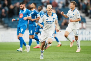 Magnus Mattsson fejrer en scoring for F.C. København.