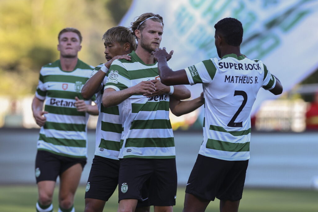 Sporting Lissabon fejrer en scoring under en træningskamp