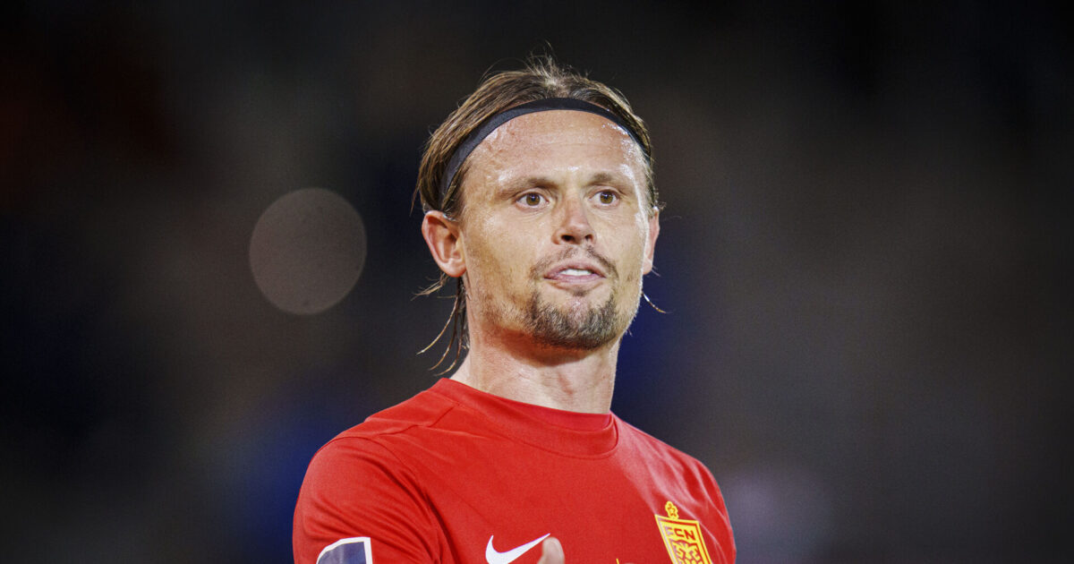 Tilskuere medbragte kritisk banner: Ankersen forstår fan-frustrationer Foto: Liselotte Sabroe/Ritzau Scanpix