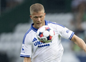 Cornelius jagter bolden