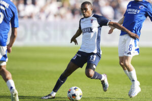 Gift Links på bolden.