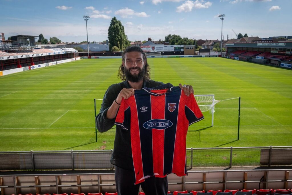 Andy Carroll præsenteret i Dagenham and Redbridge