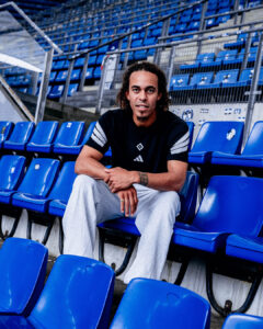 Poulsen på tribunen i HSV