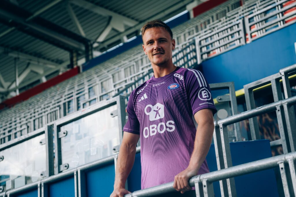 Hedvall på tribunen