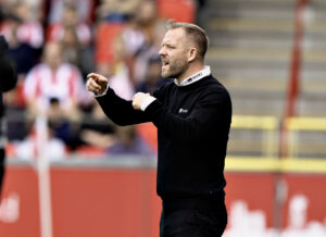 Martin Thomsen på sidelinjen for Hobro.