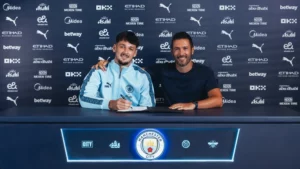 James Trafford præsenteres i Manchester City 2025.