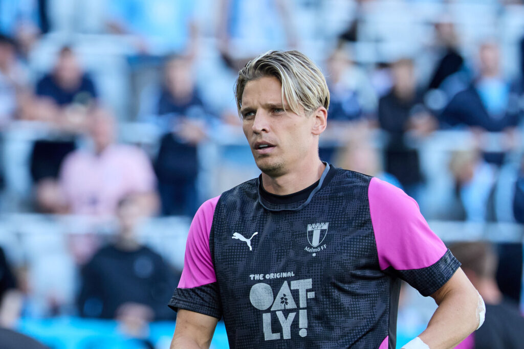 Jens Stryger Larsen under en opvarmning for Malmö