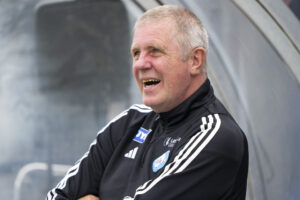 Kent Nielsen stirrer op i luften