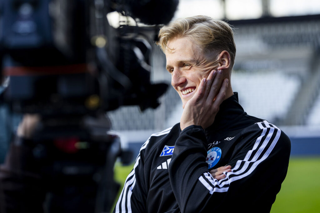 Pelle Mattsson giver et interview før Silkeborg IF's pokalfinale mod F.C. København