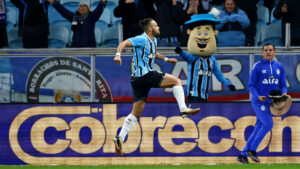 Martin Braithwaite jubler over sin scoring mod Fortaleza.