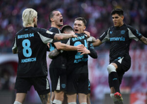 Granit Xhaka jubler med sine holdkammerater i Bayer Leverkusen