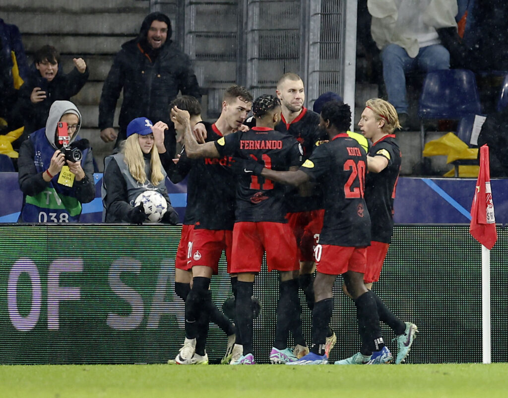 Red Bull Salzburg-spillerne fejrer et mål.