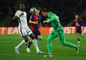 Wojciech Szczęsny inden et hovedstød mod Inter