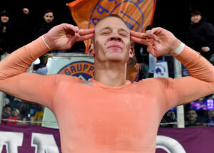 Oliver Christensen tager sig til hovedet