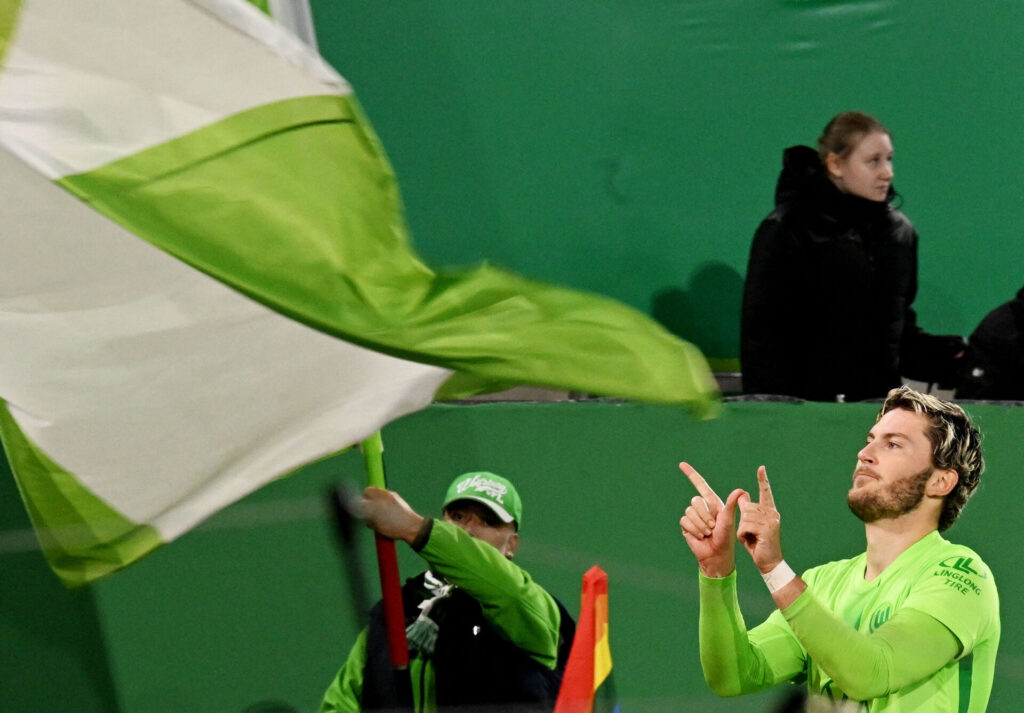 Jonas Wind fejrer en scoring for Wolfsburg