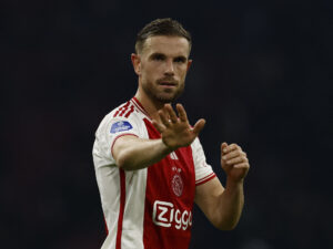 Jordan Henderson i kamp for Ajax Amsterdam