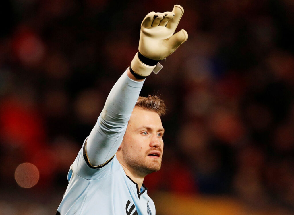 Mignolet peger op i luften