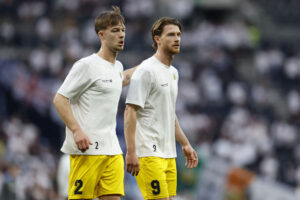 Kasper Høgh og Villads Nielsen under opvarmningen før en kamp for Bodø/Glimt
