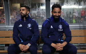 Ruben Amorim på Manchester United-bænken under en træningskamp