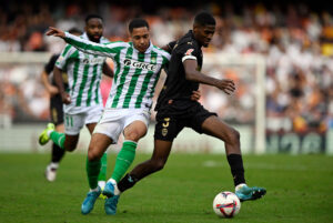 Christhian Mosquera i kamp for Valencia.